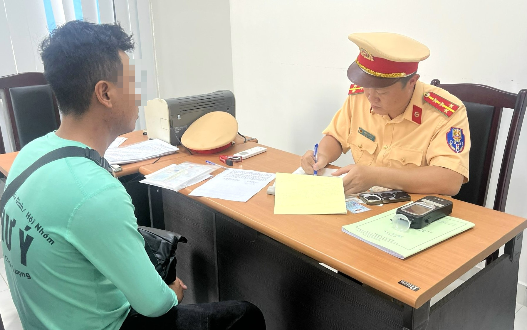 交警立即暂停芽庄不足人力和设备的旅游船