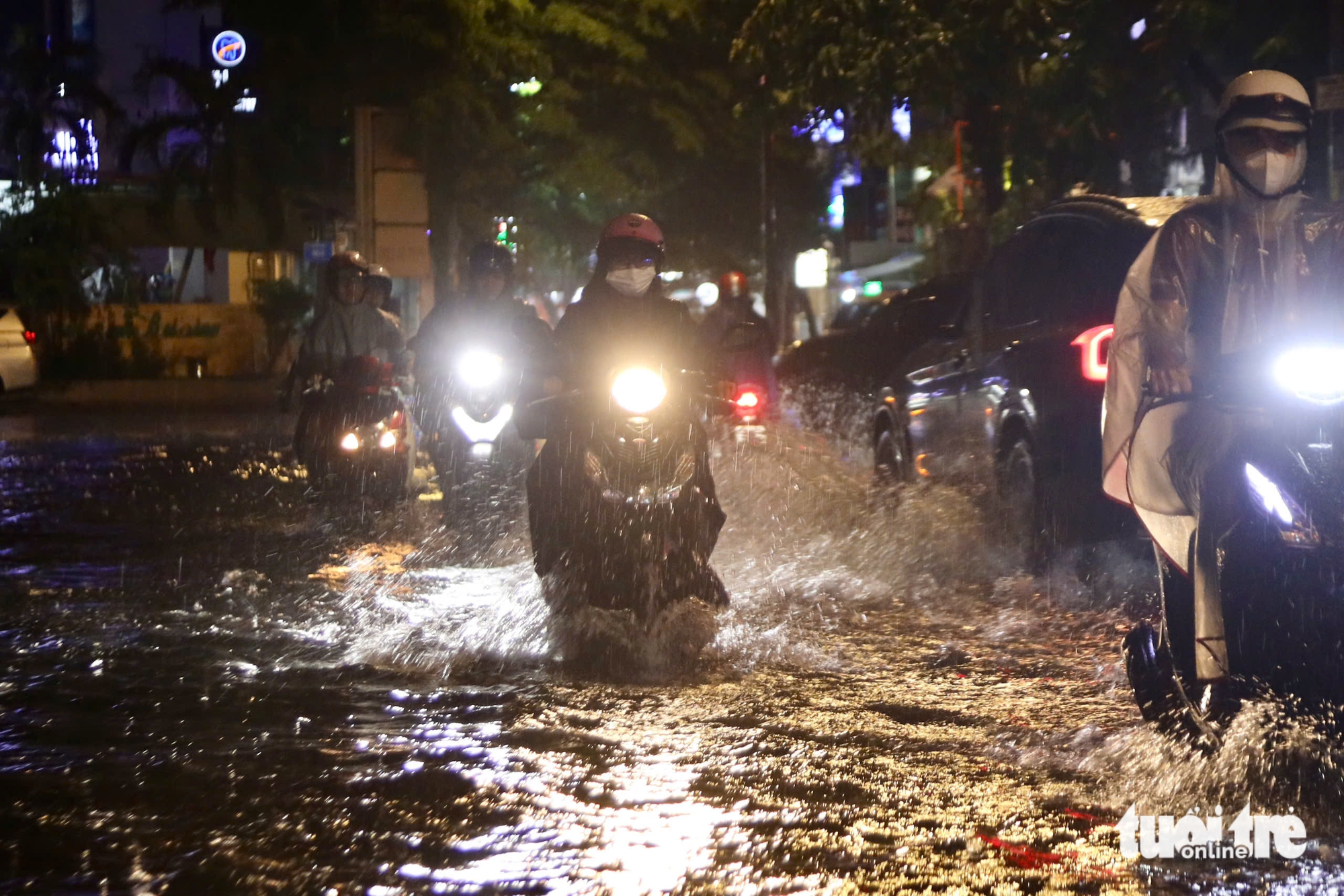 倾盆大雨，平新、守德区水漫金山