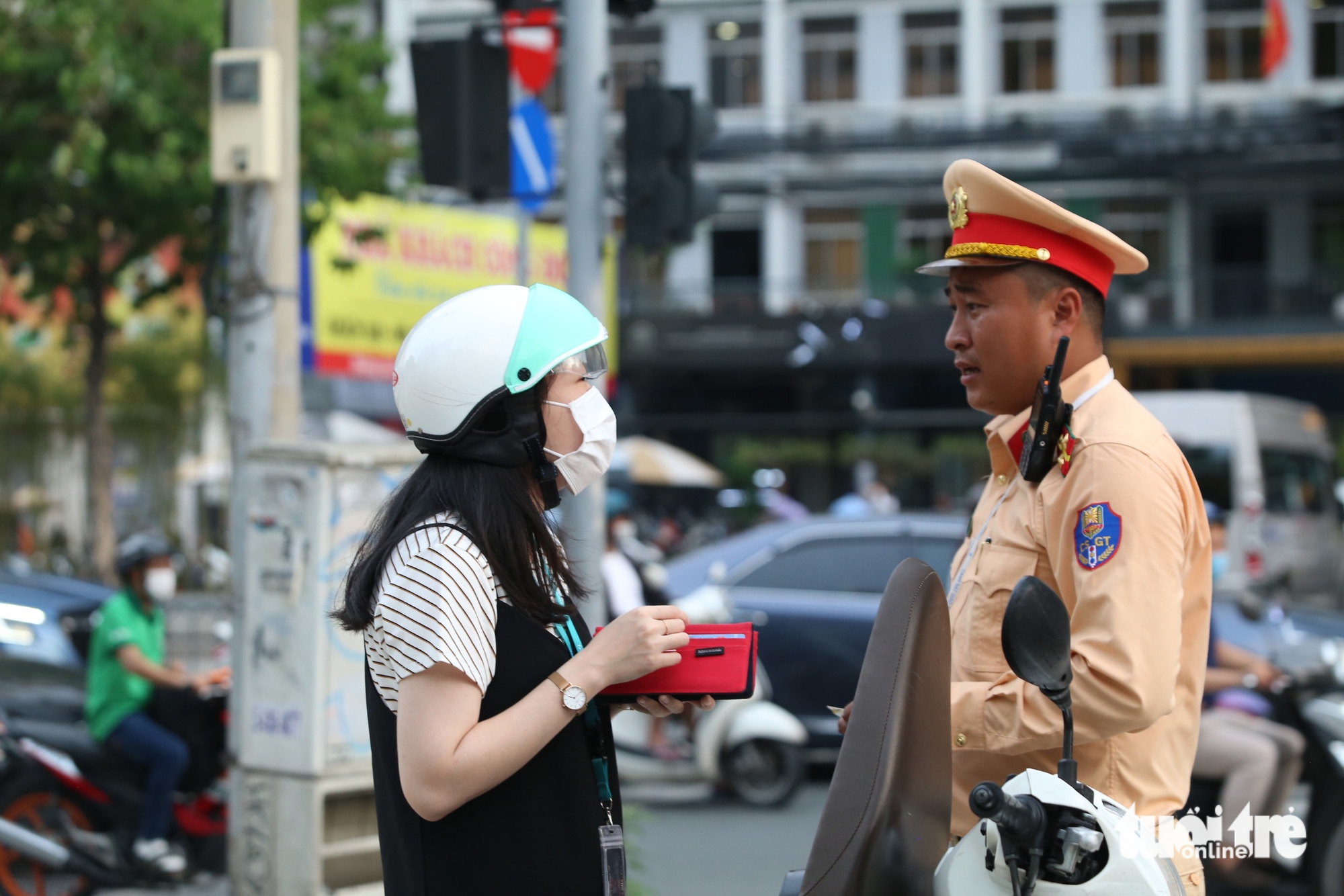 多人因骑车上人行道被处理，因高额罚款不敢再犯