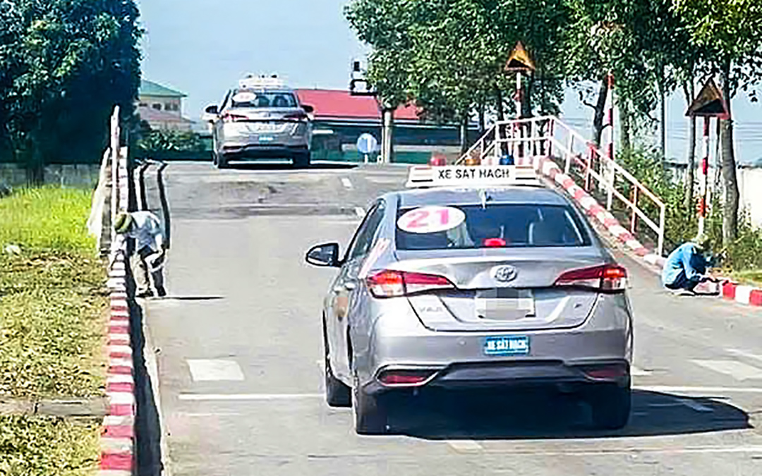 消除驾驶考试场地上的许多'奇怪标记'