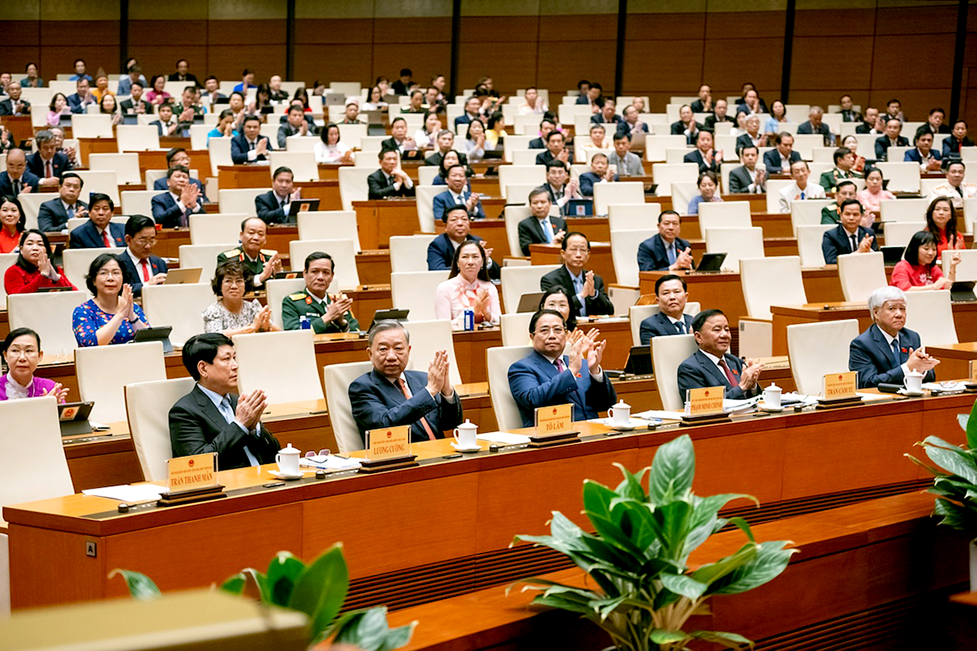 国会要求确保每天两节课的教学条件，严肃处理违规补习