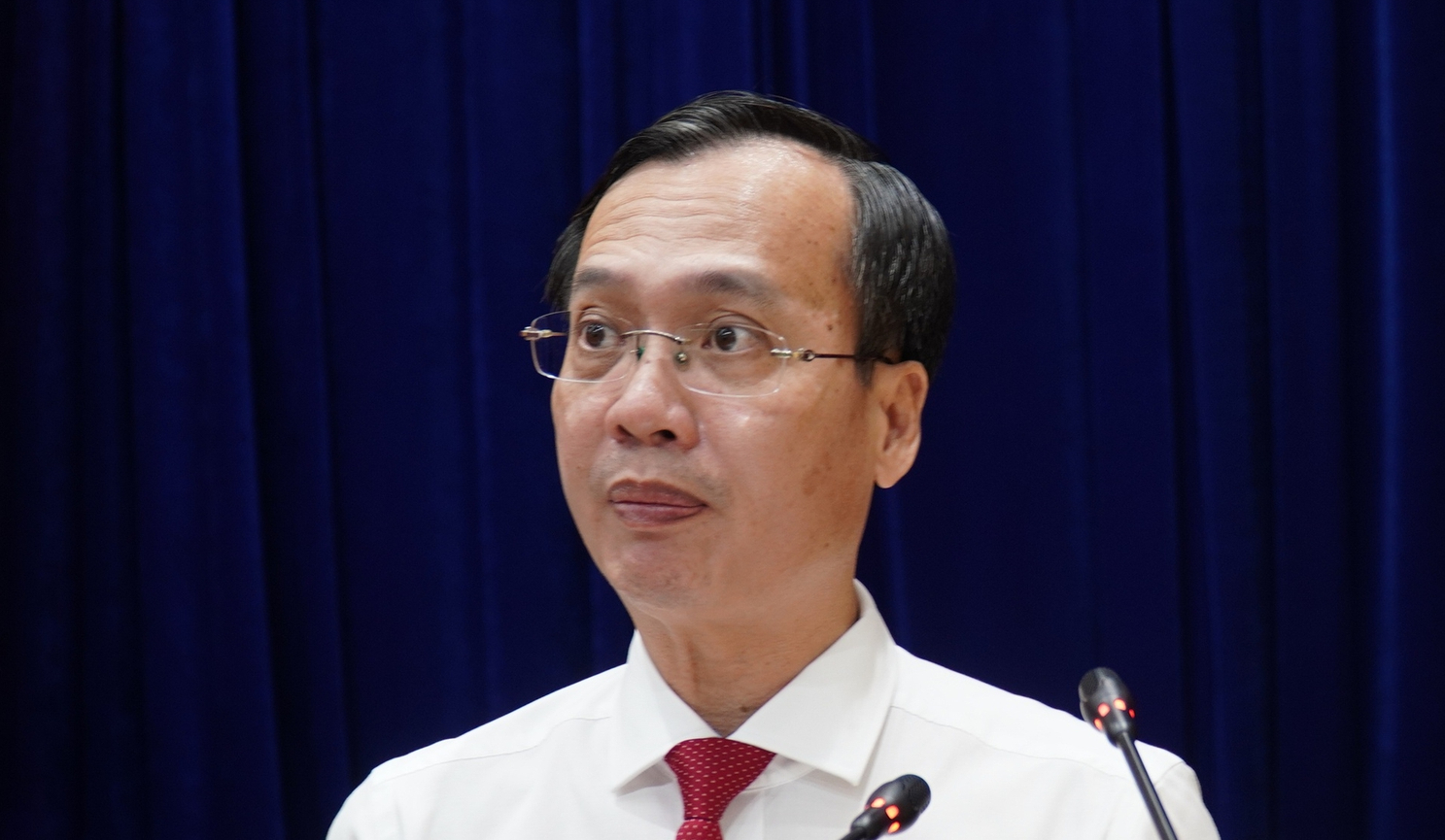 分配同塔省人民委员会主席、副主席的任务