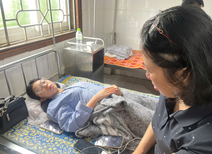 客车翻车致10人死亡的15分钟混乱