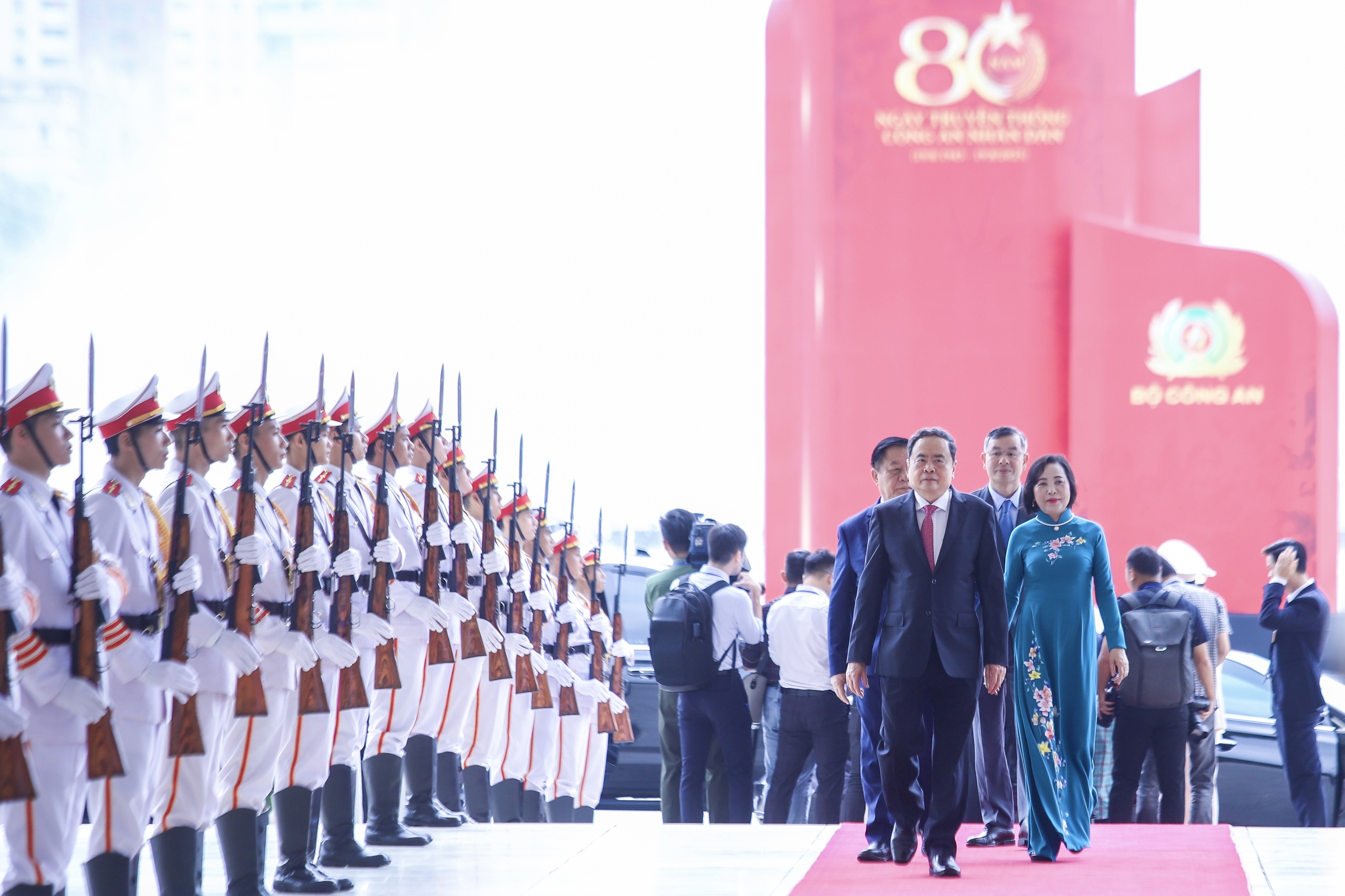 总书记苏林参加人民公安传统日80周年纪念活动