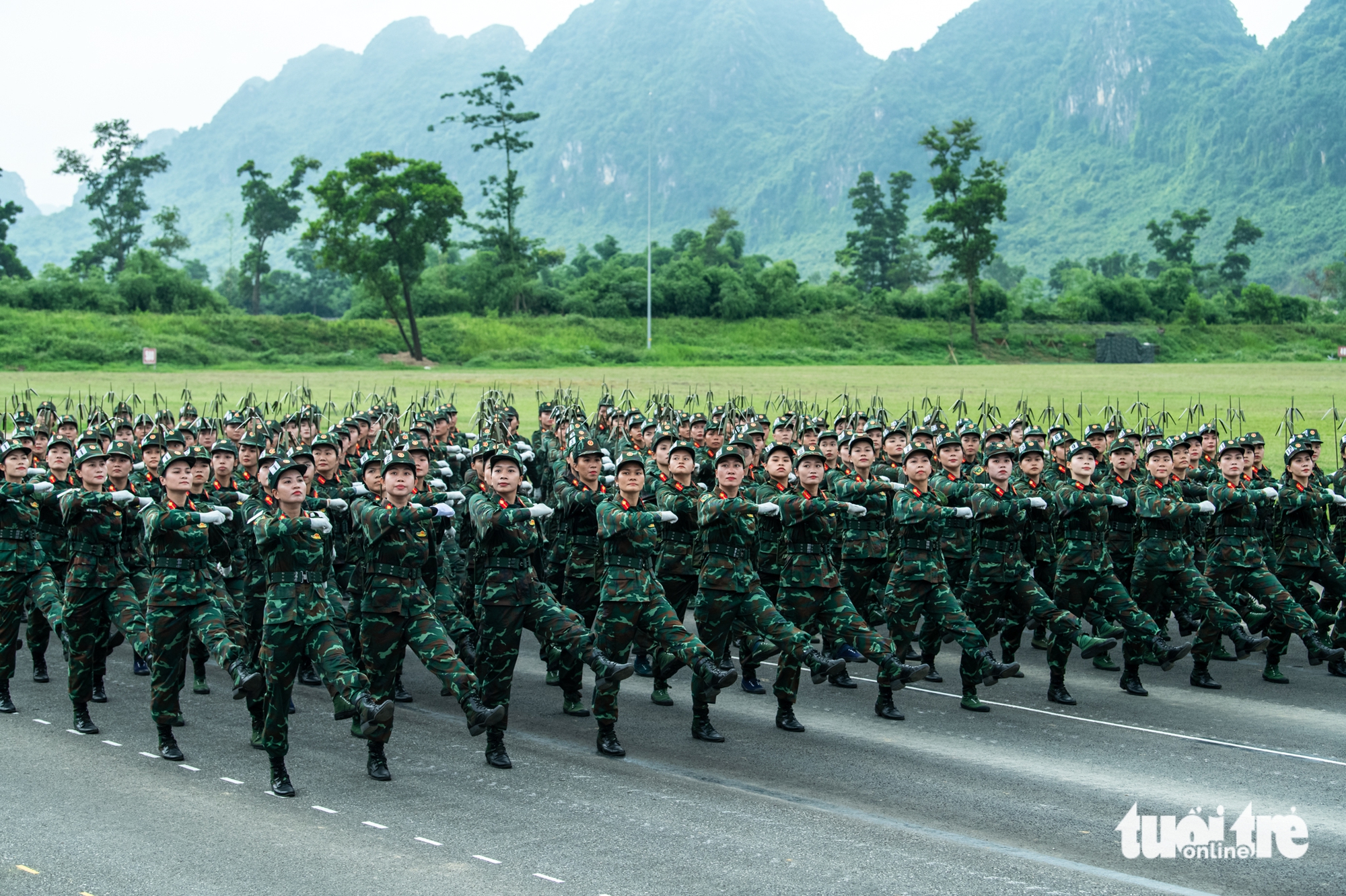 超过7,000名军人参加阅兵游行合练
