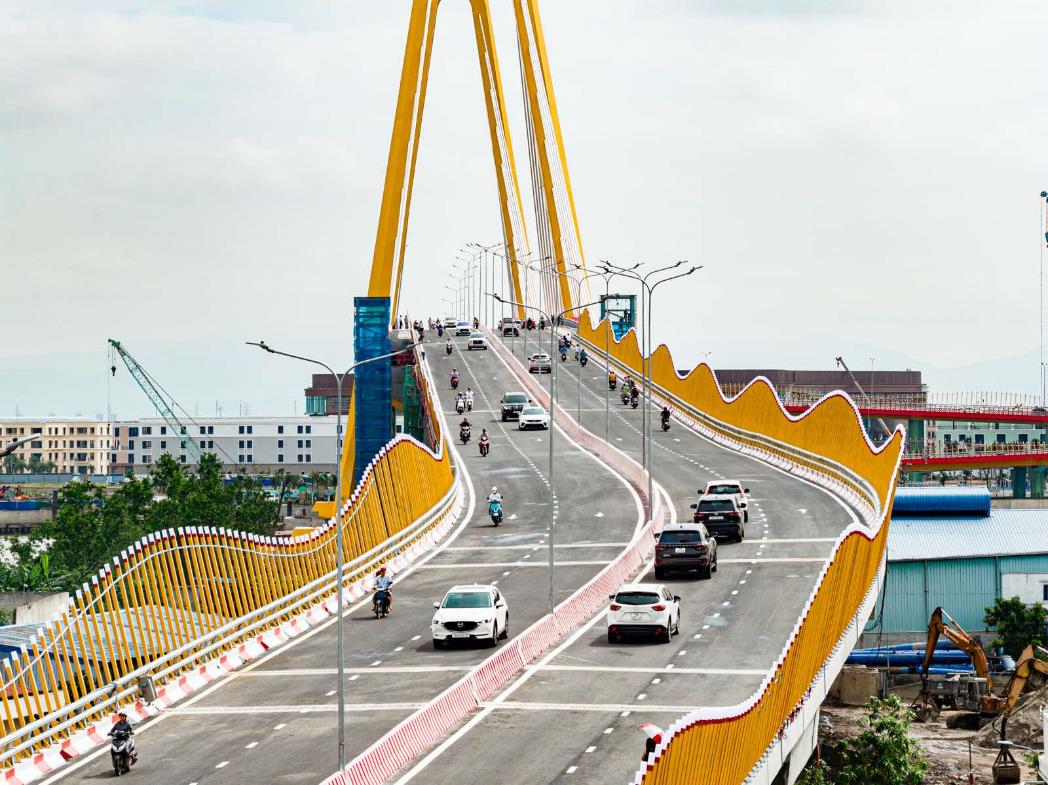 由Vingroup集团投资的海防市皇家桥通车