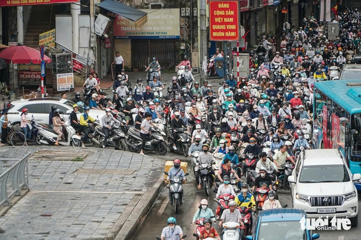 河内需要做什么来禁止汽油摩托车，解决环境问题？