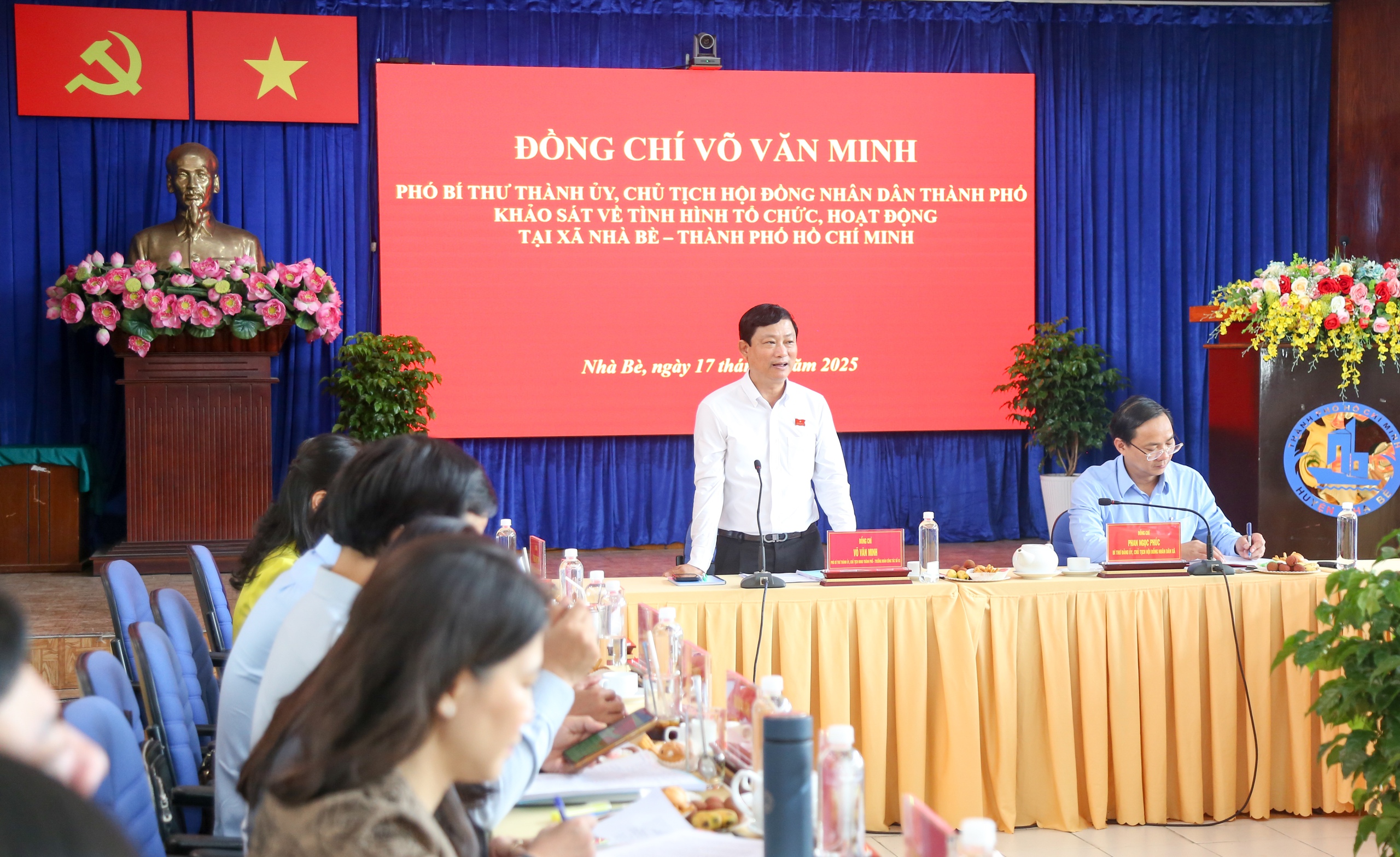 胡志明市人民议会主席武文敏考察芽皮县为民服务工作