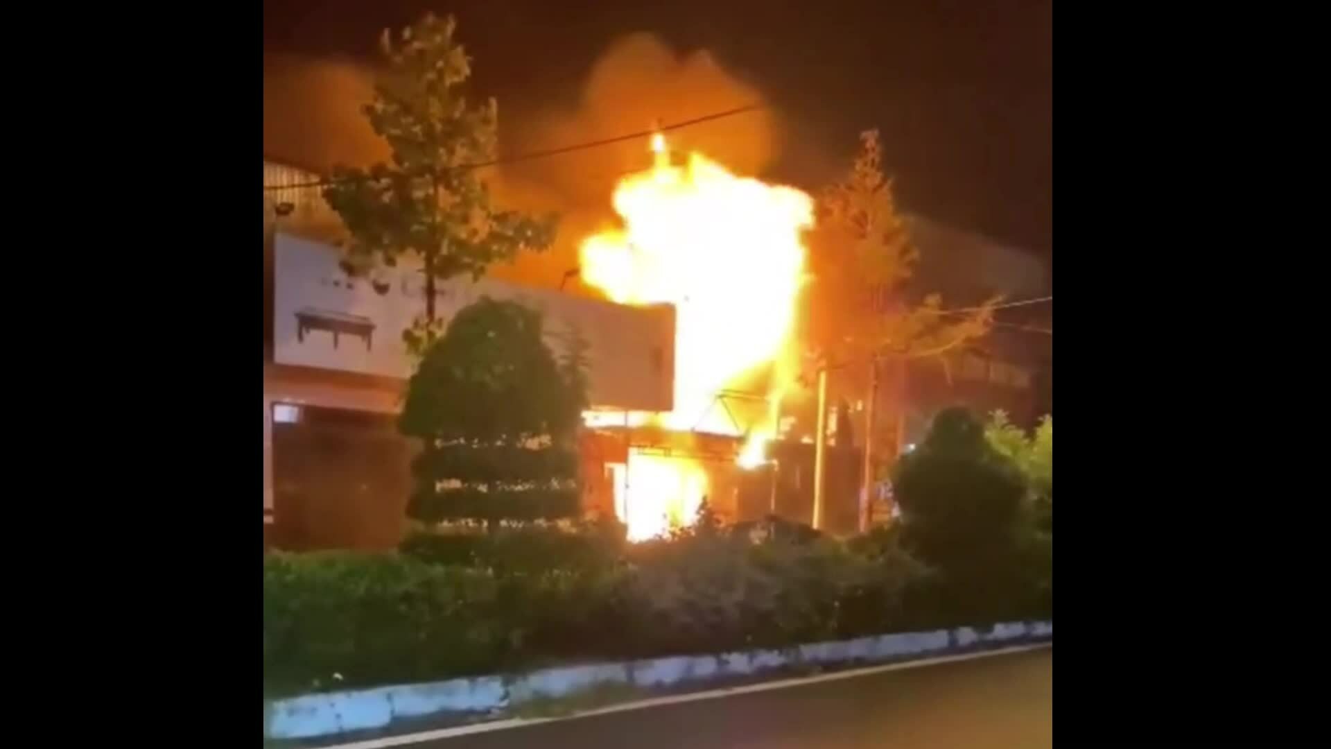 金瓯四栋房屋发生大火