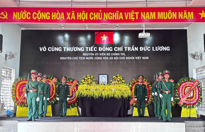 吊唁原国家主席陈德良