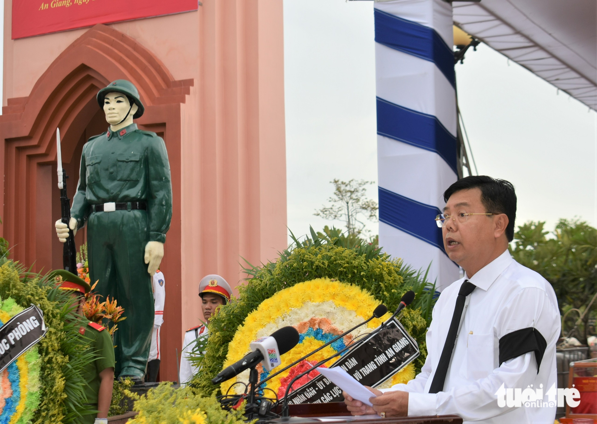 范明政总理参加80名志愿军烈士遗骨安葬仪式