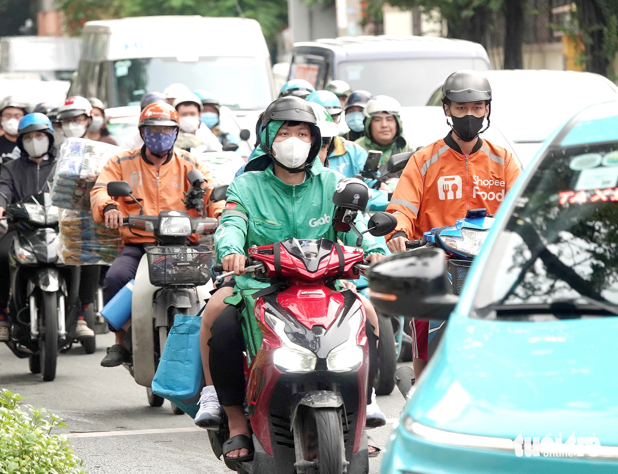胡志明市将汽油车转为电动车：从40万快递员开始