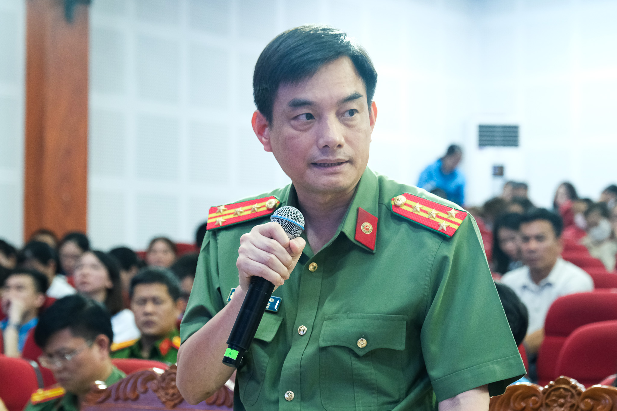 工人希望低价住房，阻止假货，解决交通拥堵