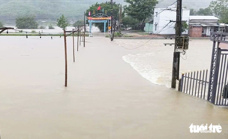 广南省大雨，多地积水，Dak Mi 4水电站今天中午放水
