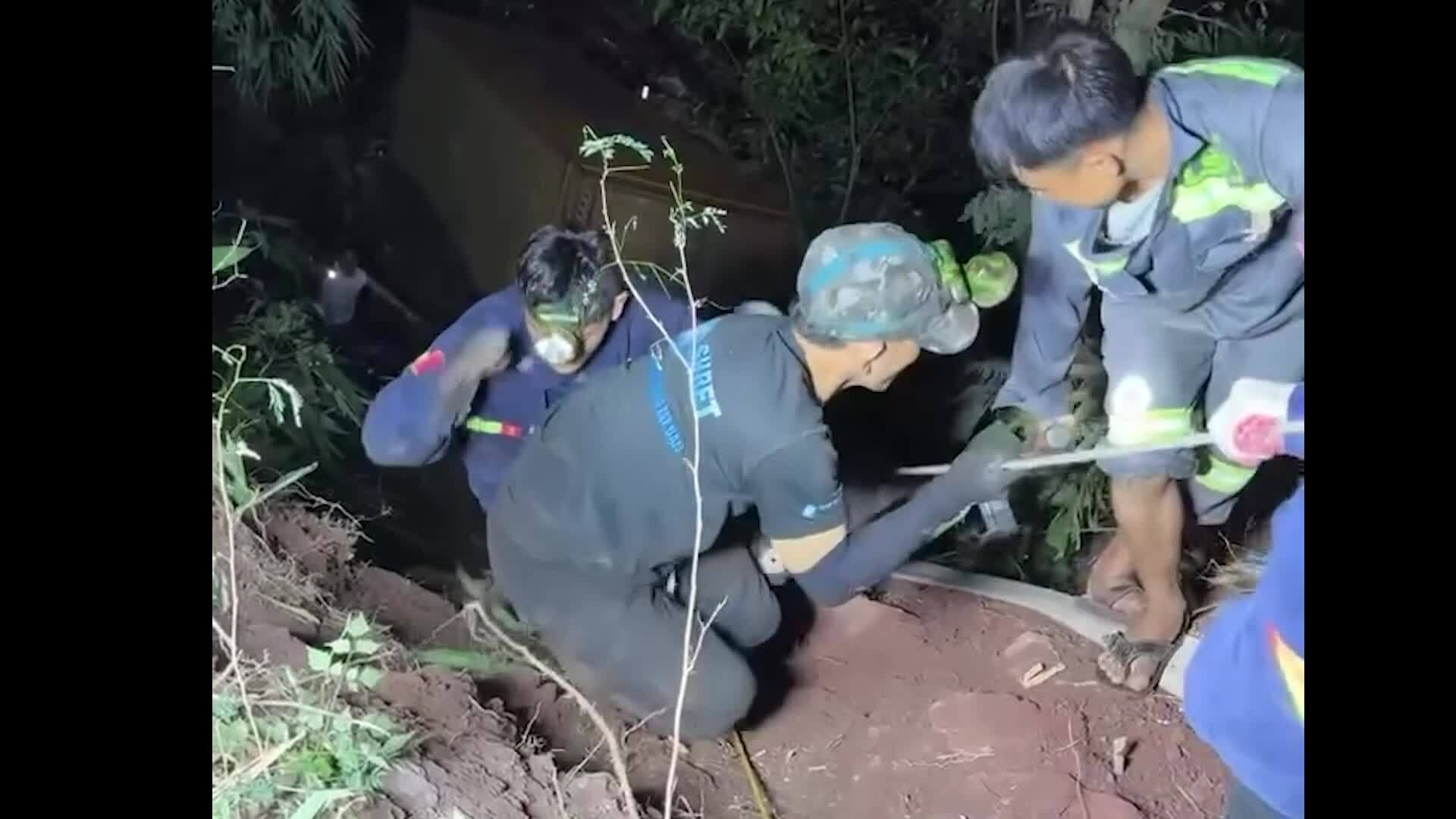 集装箱车坠入70米深谷，司机被困近9小时