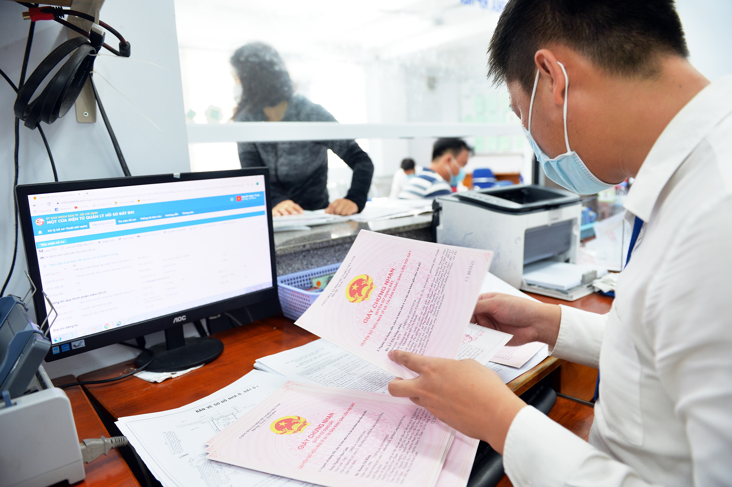乡镇、街道主席颁发红皮书：双方都方便