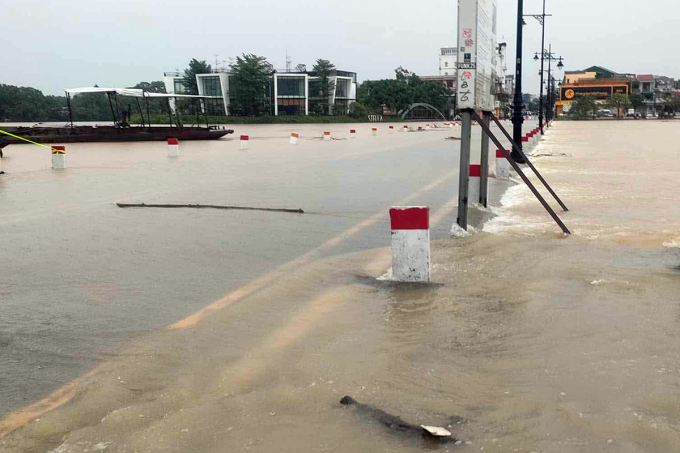两人死亡，四人因洪水失踪