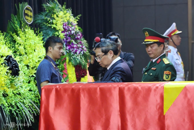 吊唁原国家主席陈德良