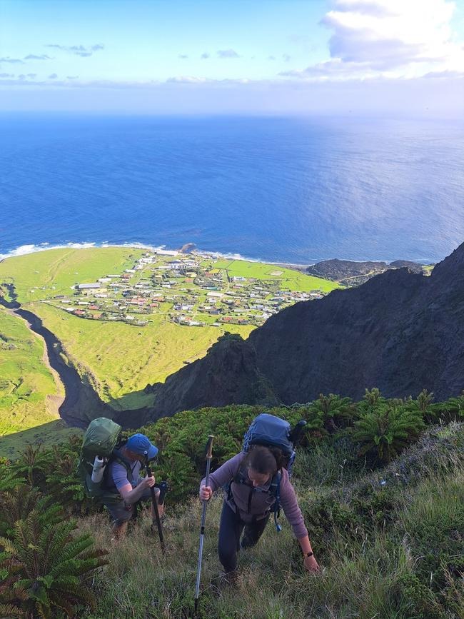 探索地球上最偏远的有人居住岛屿