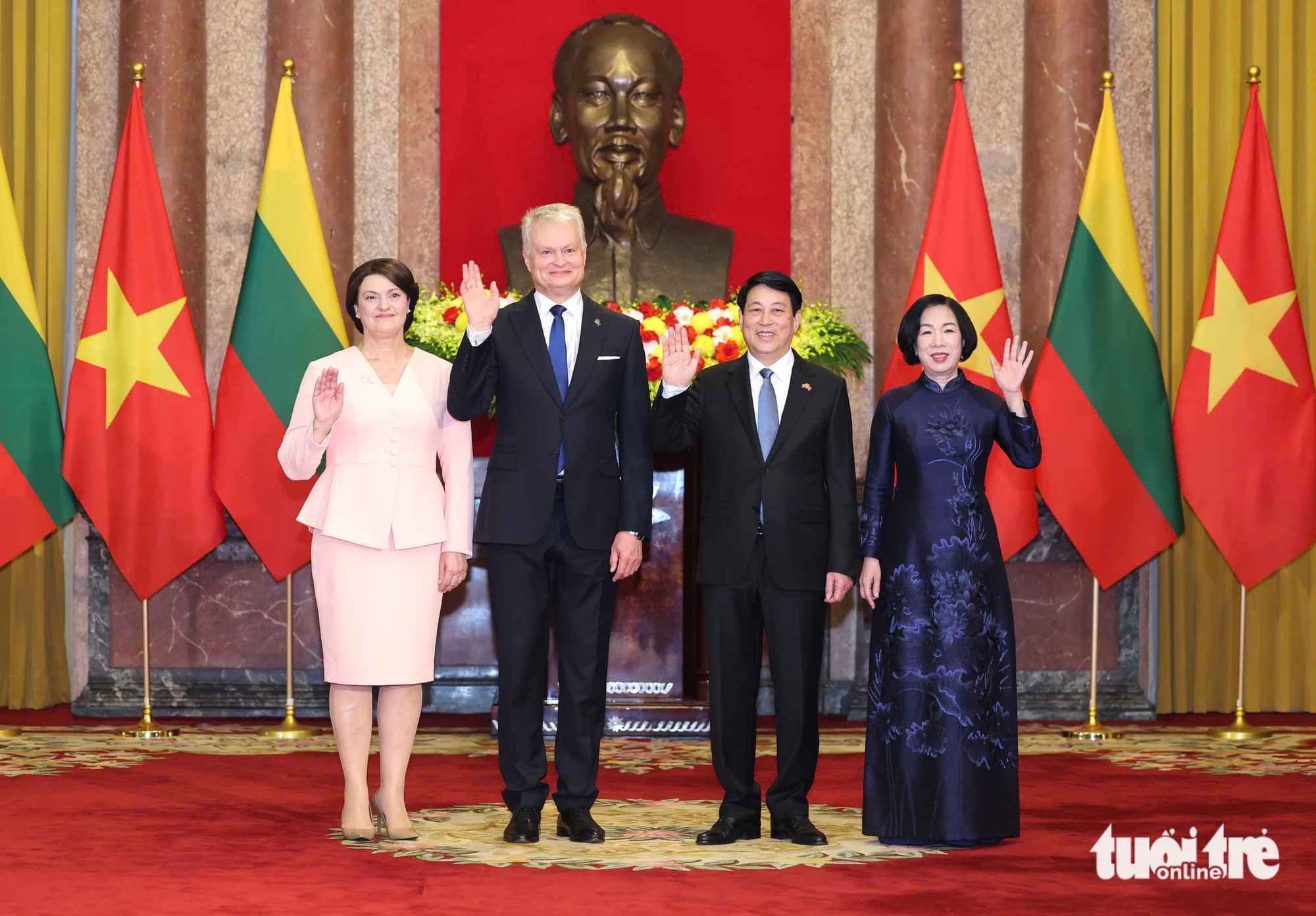 国家主席梁强迎接并与立陶宛总统会谈