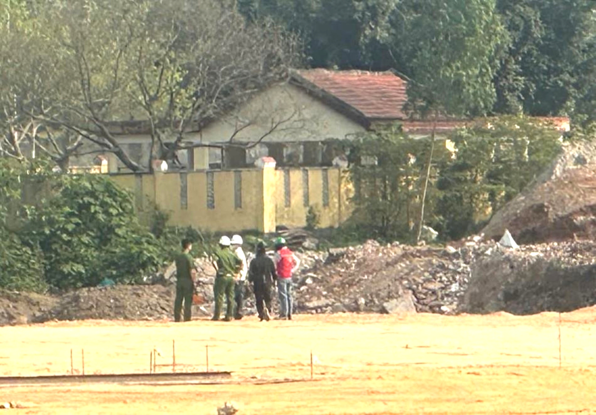 起诉工地指挥官及两名下属非法填埋162吨固体废物