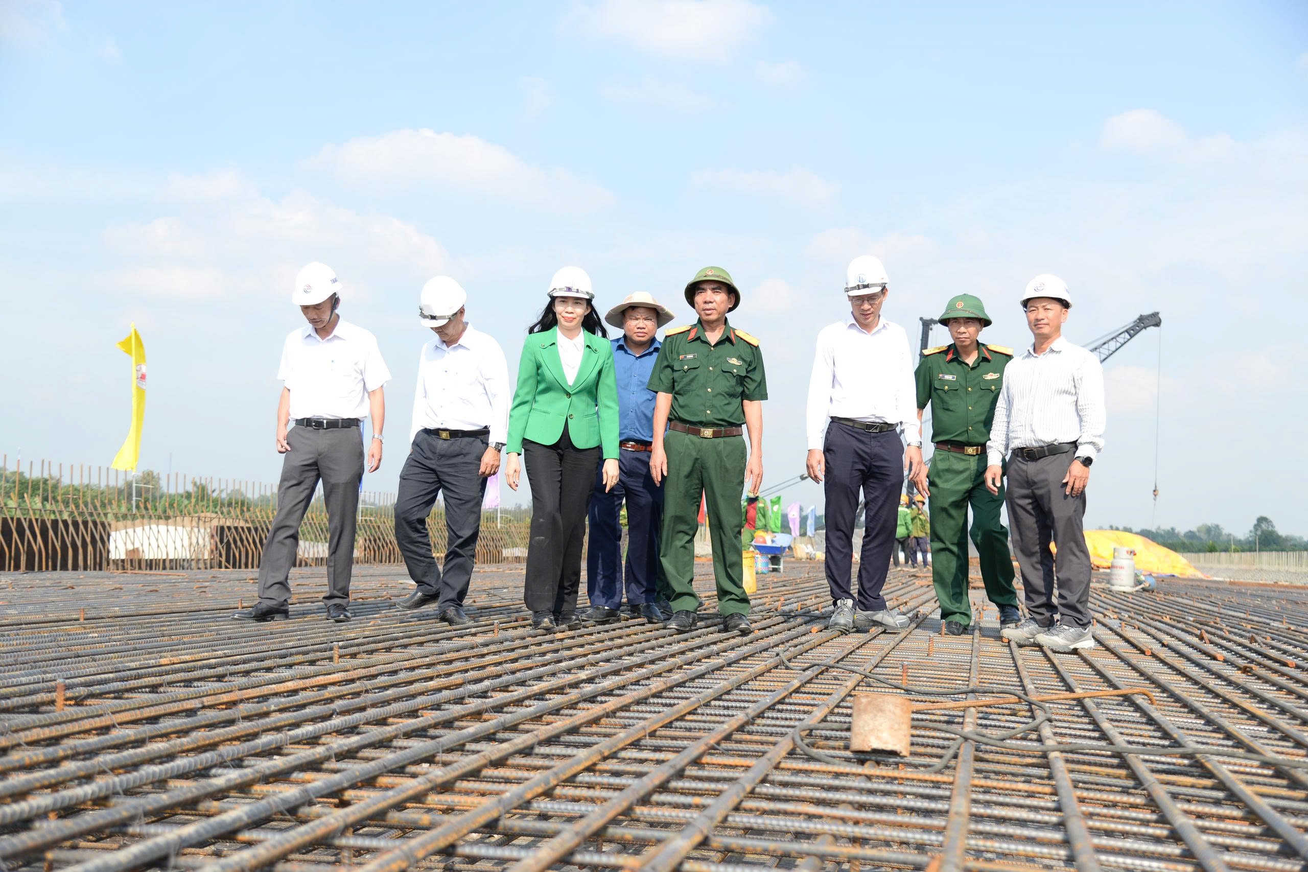 加快Cao Lãnh - An Hữu高速公路建设进度的竞赛启动