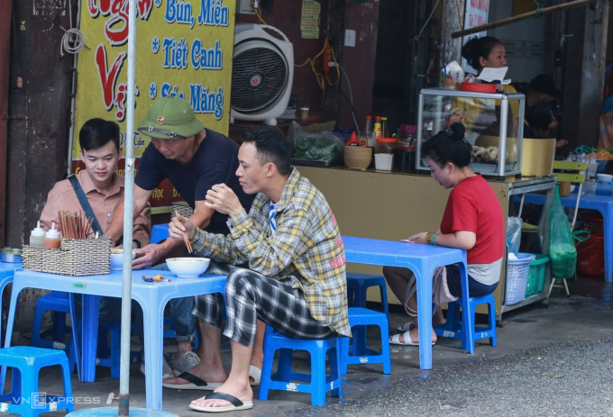 河内卫生部门：'70%的街头食品销售点难以追溯来源'
