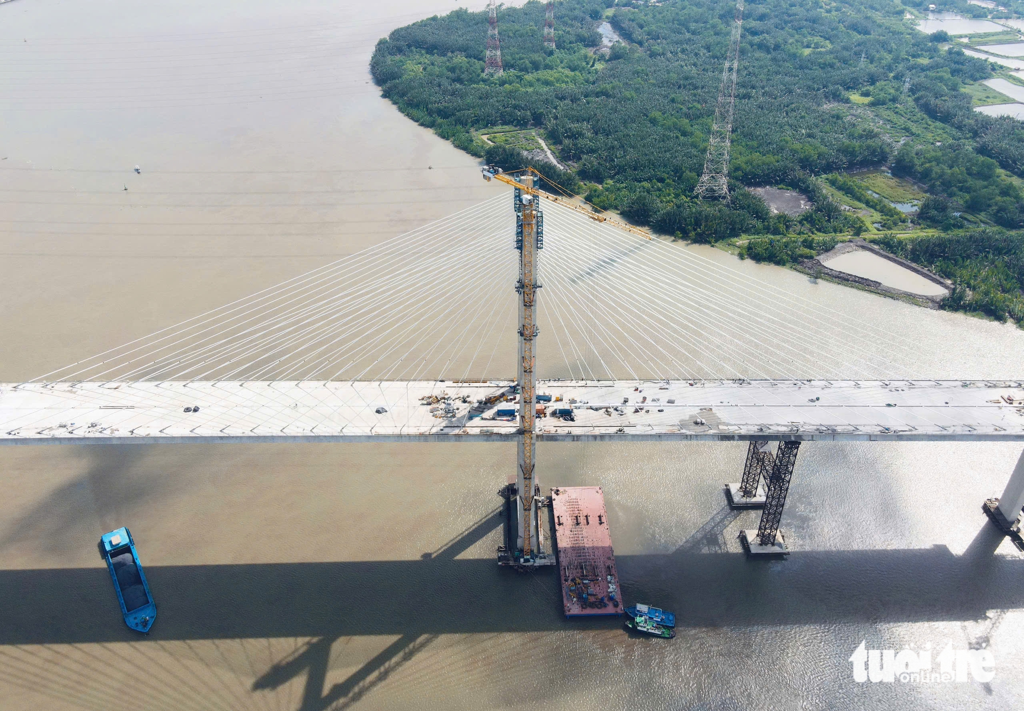 越南最高桥梁在Bến Lức - Long Thành高速公路上合龙，历经十年
