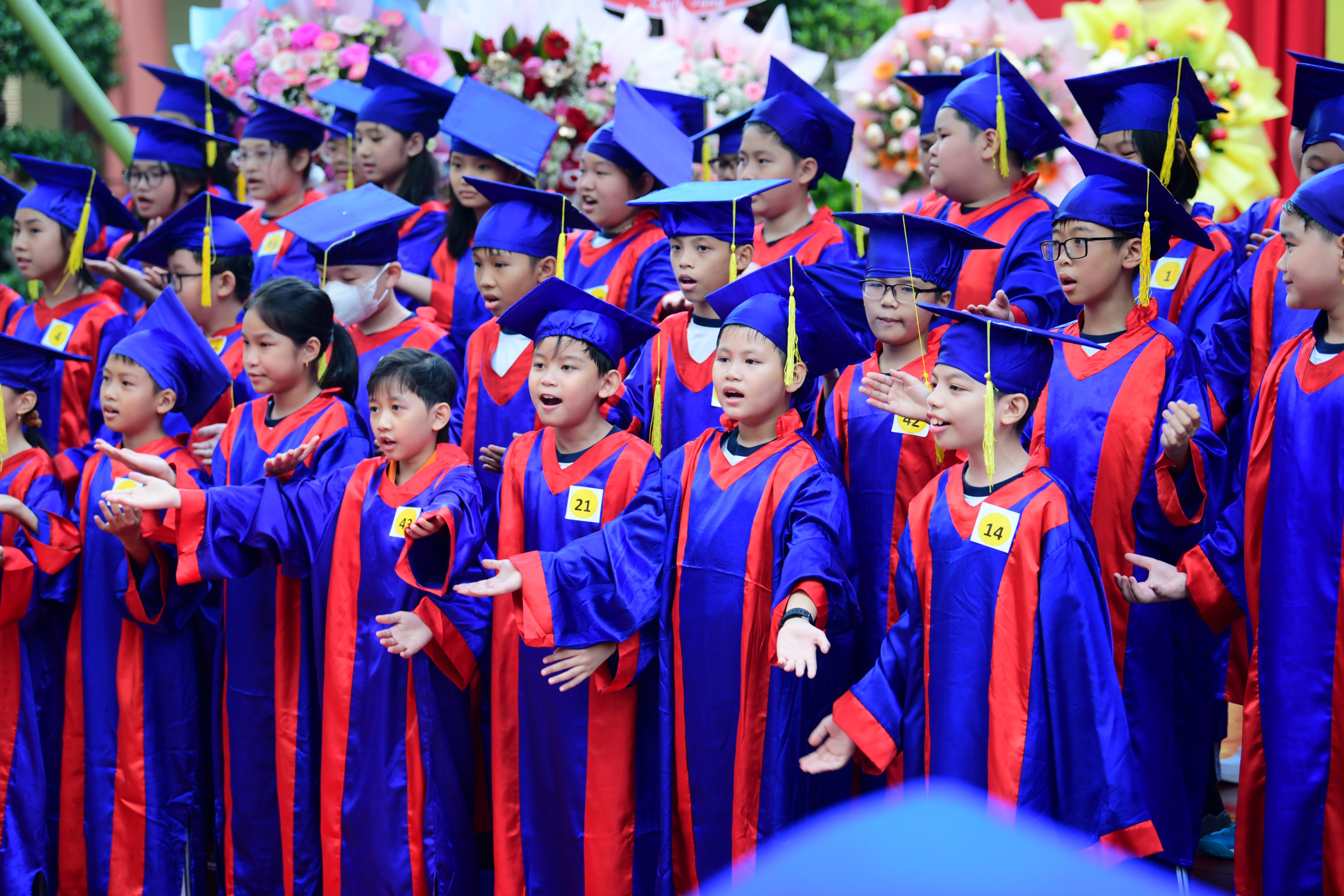 免除、支持学费：不让任何人掉队