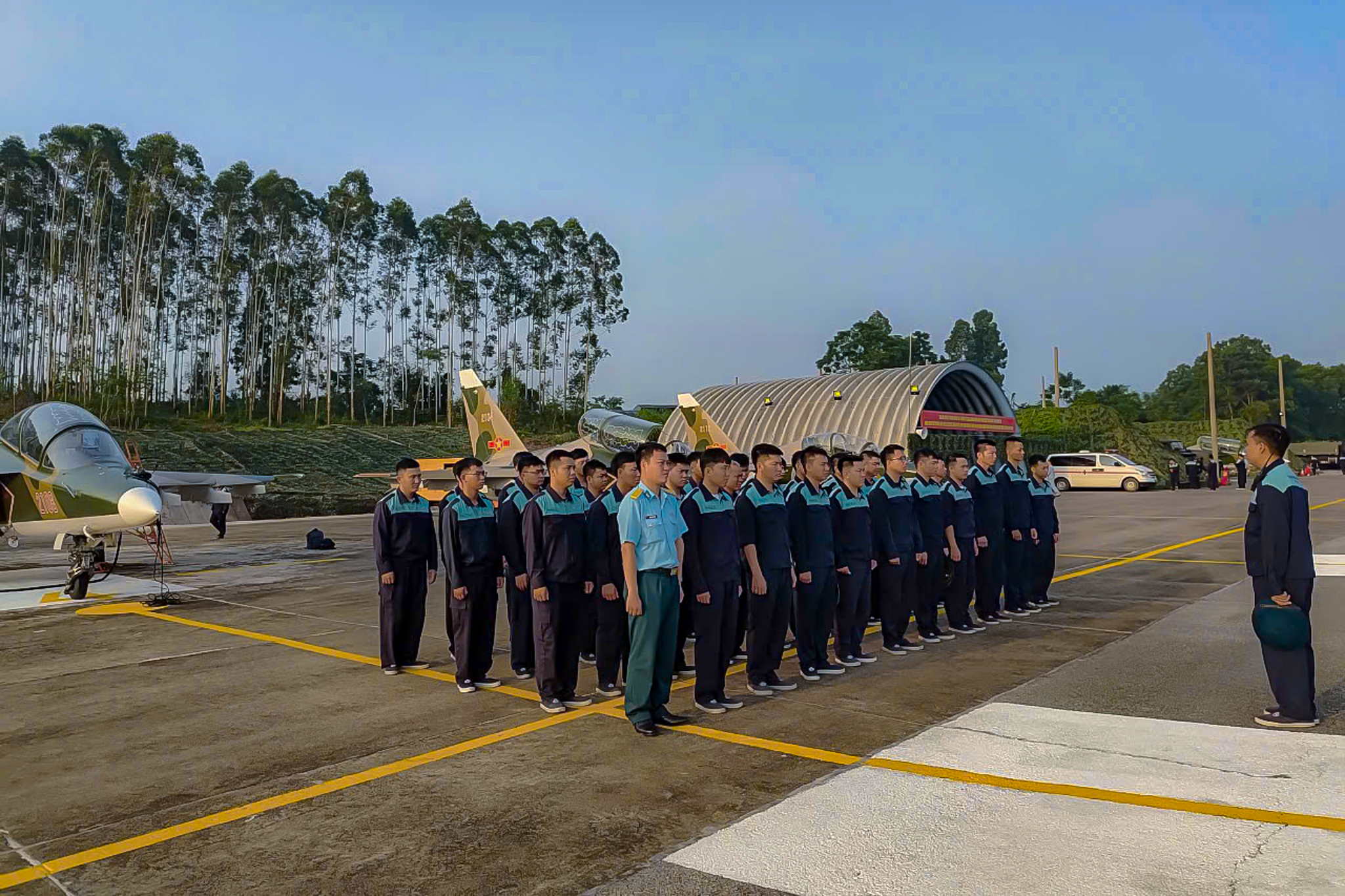 第940团在Kép机场圆满完成首次飞行任务