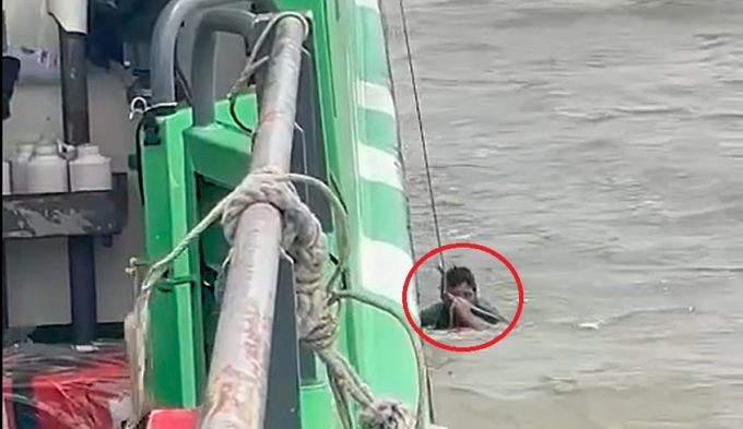 渔民在海上漂流6小时后获救