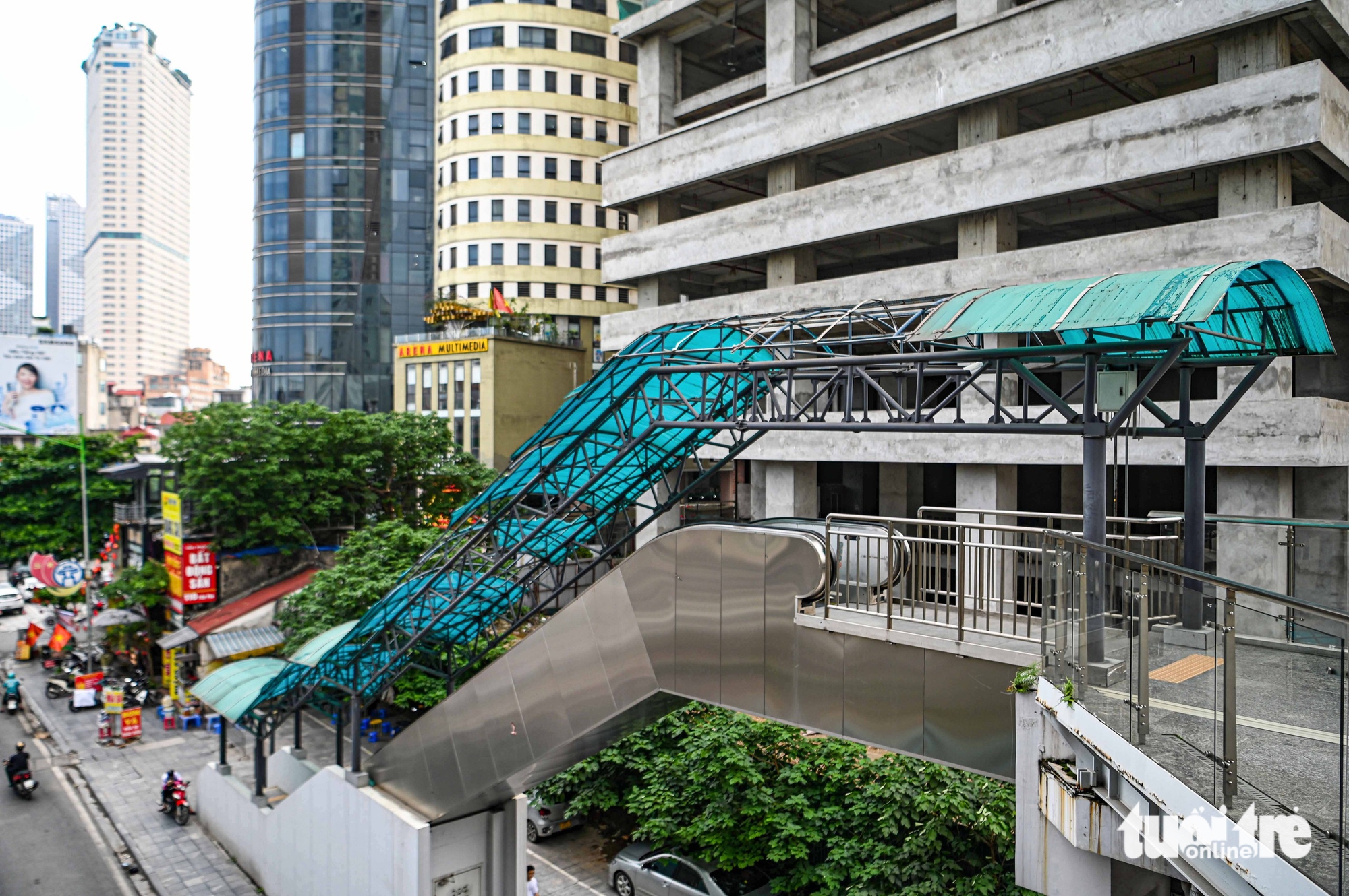 城市铁路吉灵-河东线状况恶化，有车站屋顶大面积破损