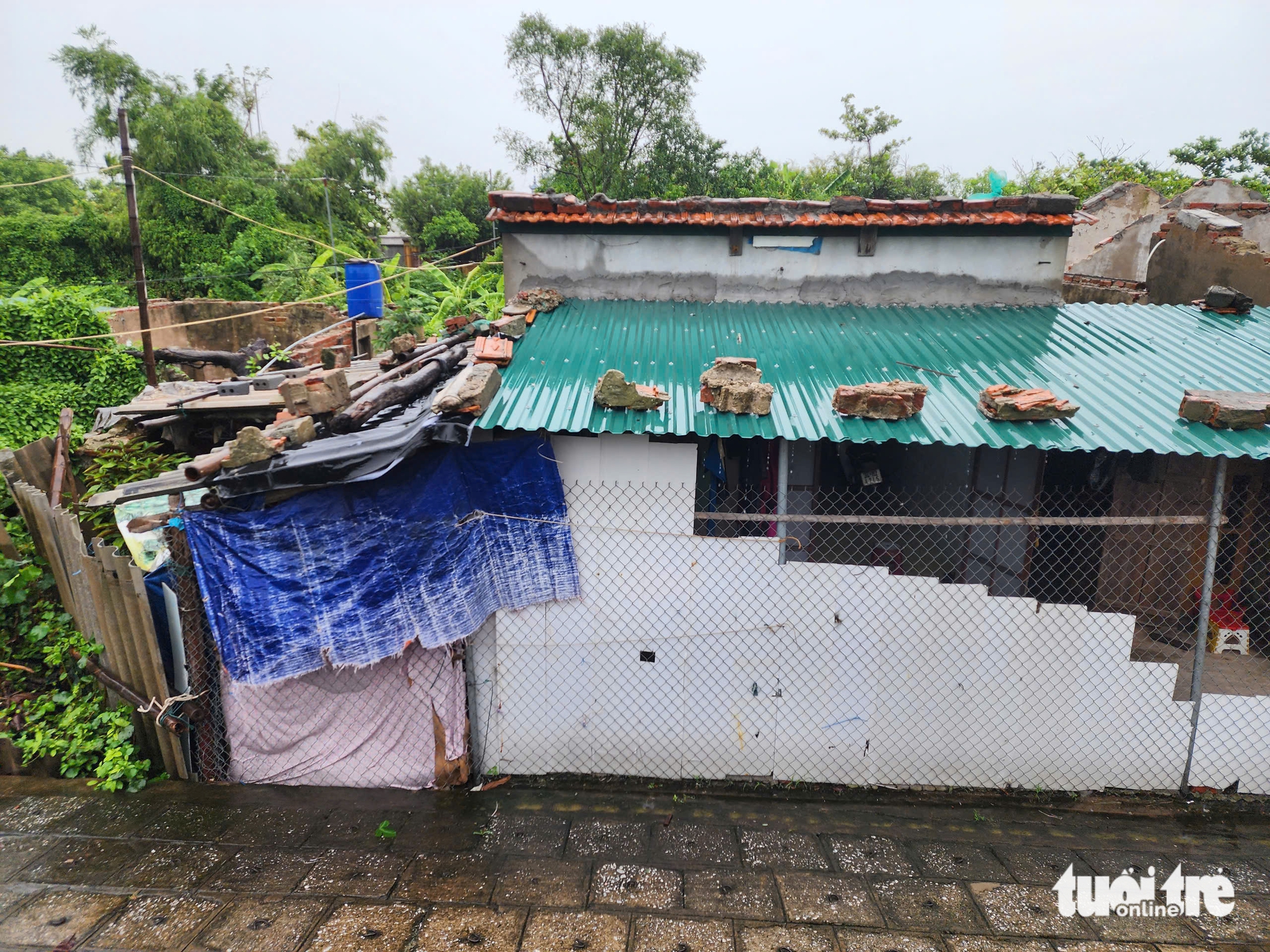 兴安沿海开始下大雨，居民'屏息'等待第三号台风Wipha