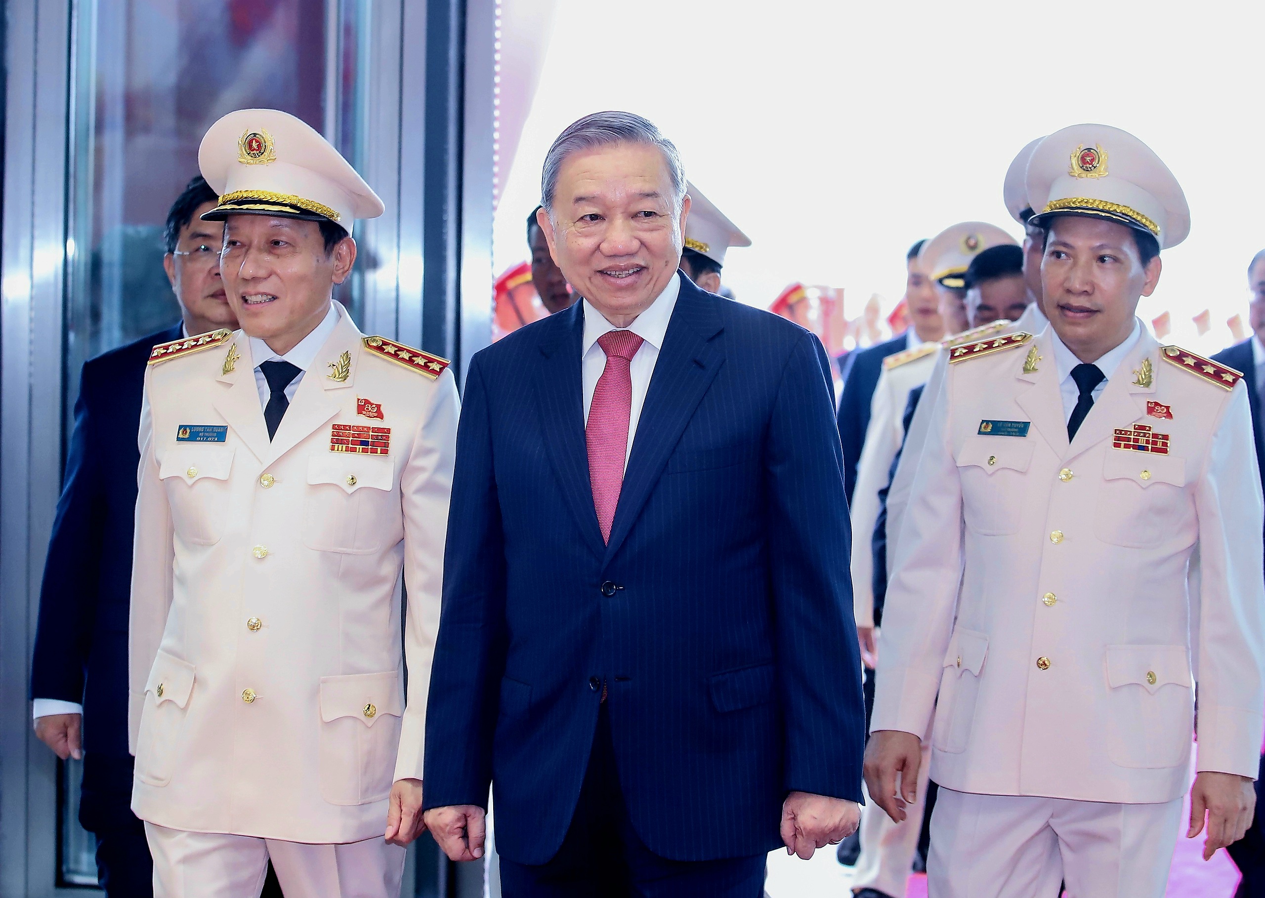 人民公安力量80年：每一份功勋背后都是智慧与汗水，是纪律与意志