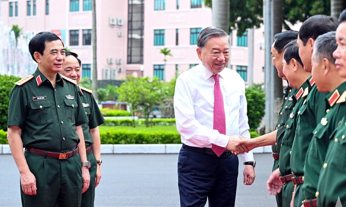 总书记：在现代化武器之前先现代化人