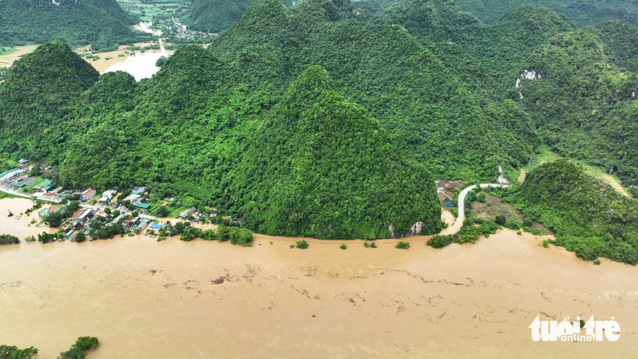 义安省洪水区居民：'洪水上涨太快，来不及反应'