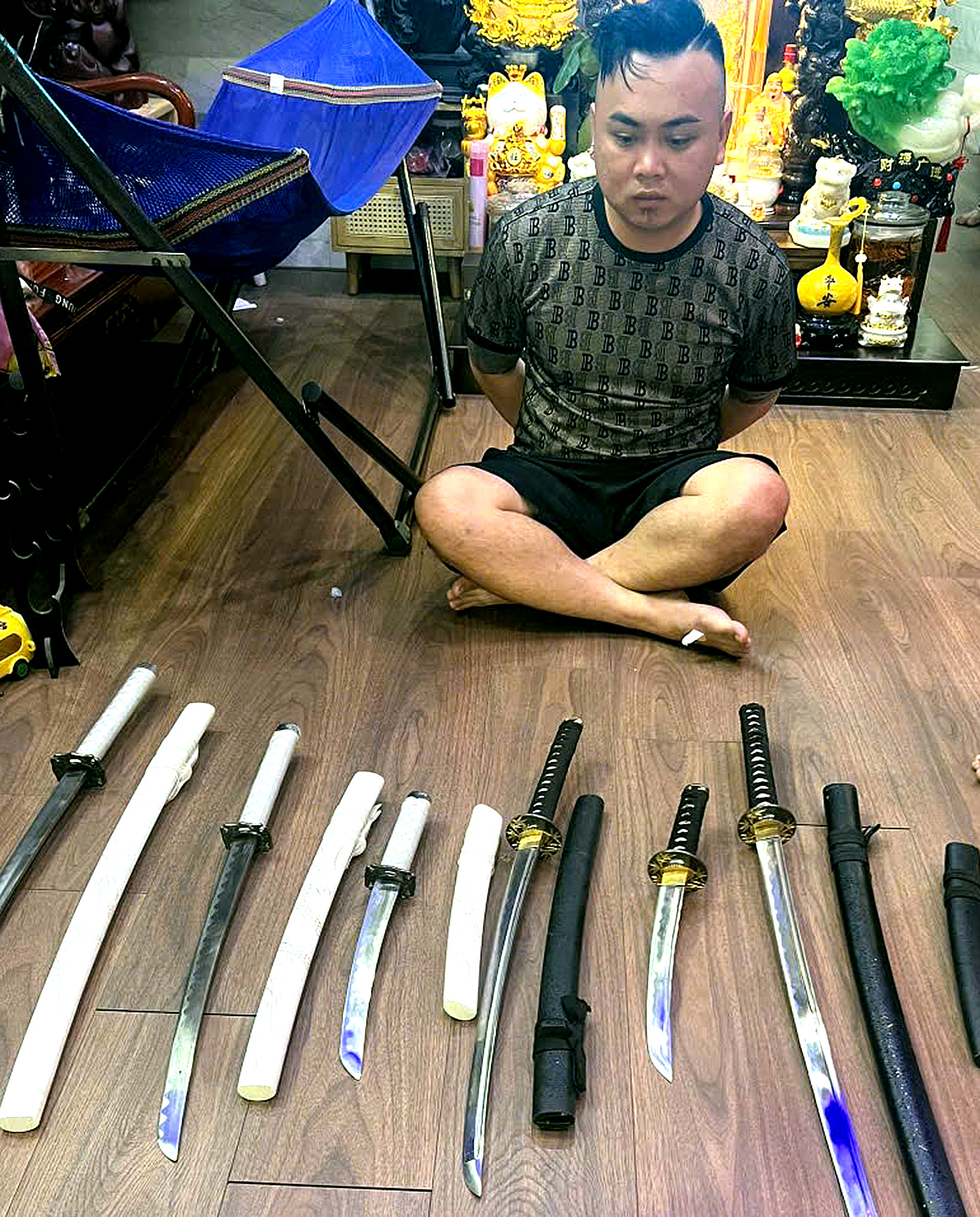 岘港摧毁为600多人提供高利贷的网络