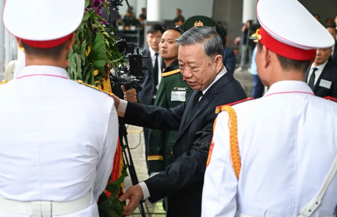 吊唁原国家主席陈德良
