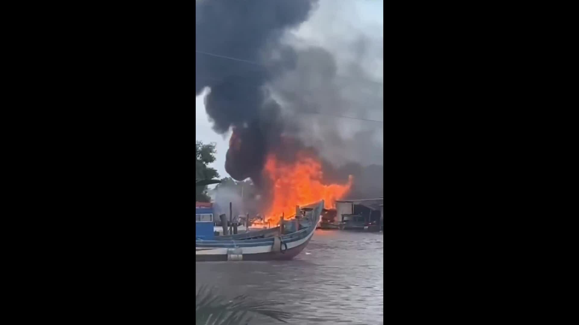 金瓯加油站大火