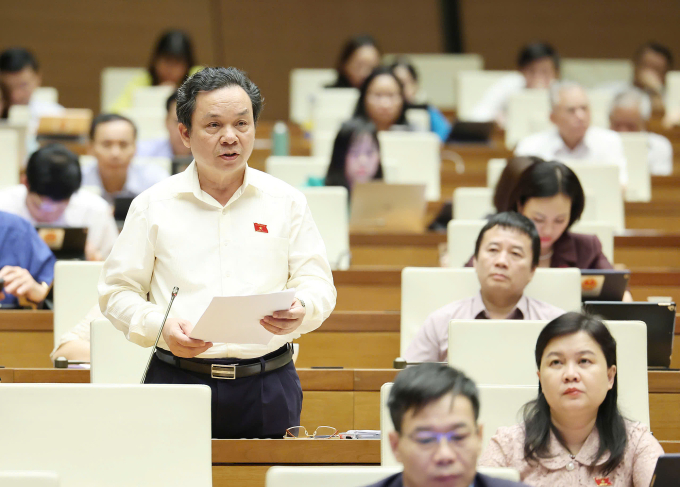 '需要制定选择参与公共投资铁路项目的企业的标准'