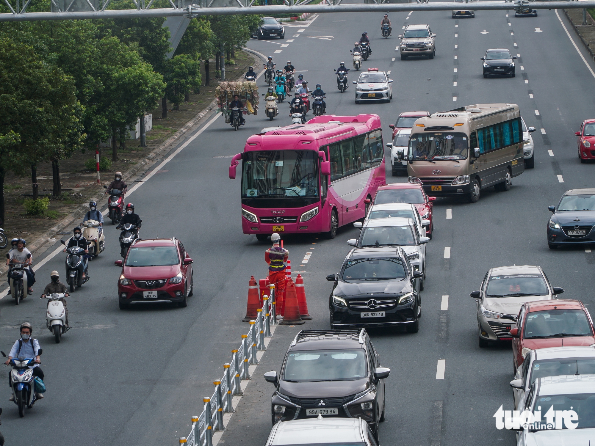 在武志公路和范伍同路安装隔离栏导致交通堵塞，河内建设厅领导有何说法？