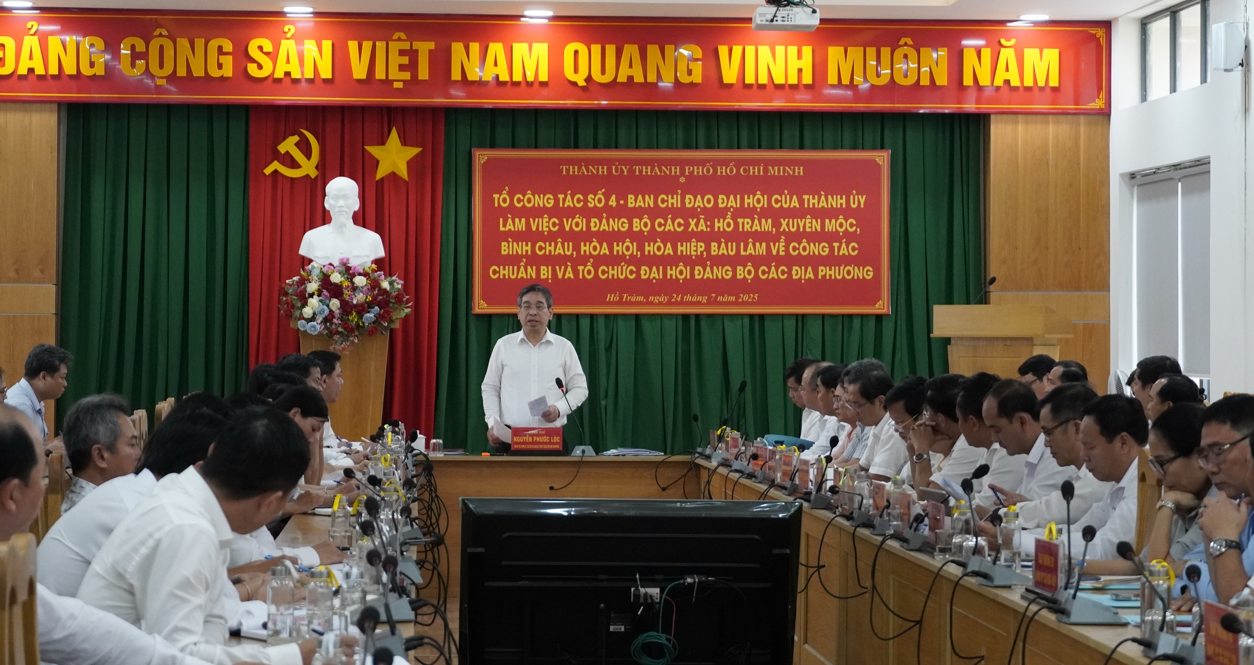 胡志明市市委副书记阮福禄：最大的目标是服务人民