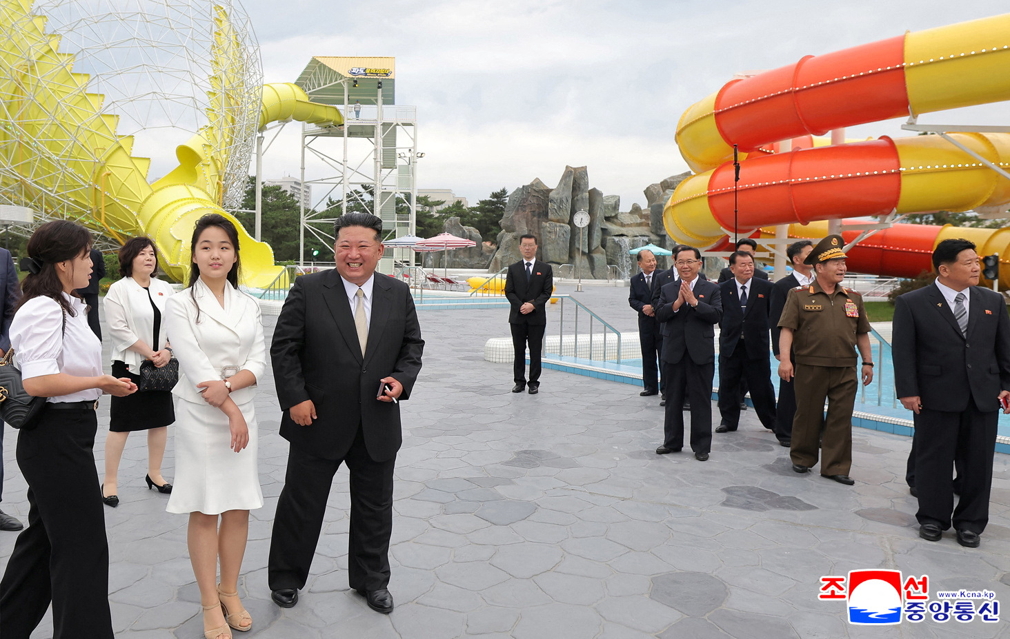 朝鲜庆祝世界级旅游区落成，金正恩表示'非常满意'
