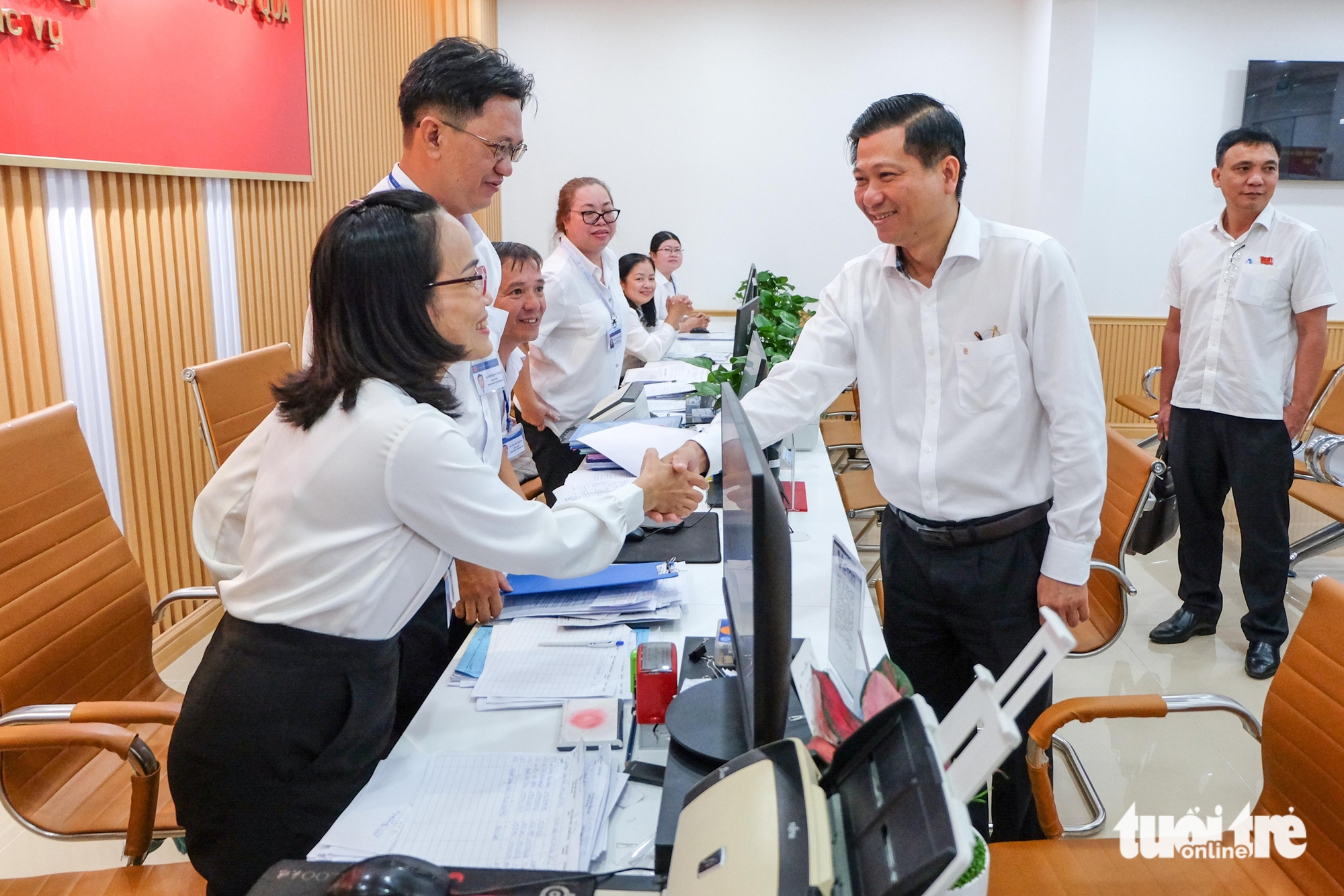 胡志明市人民议会考察平西坊：新工作风格，民众支持