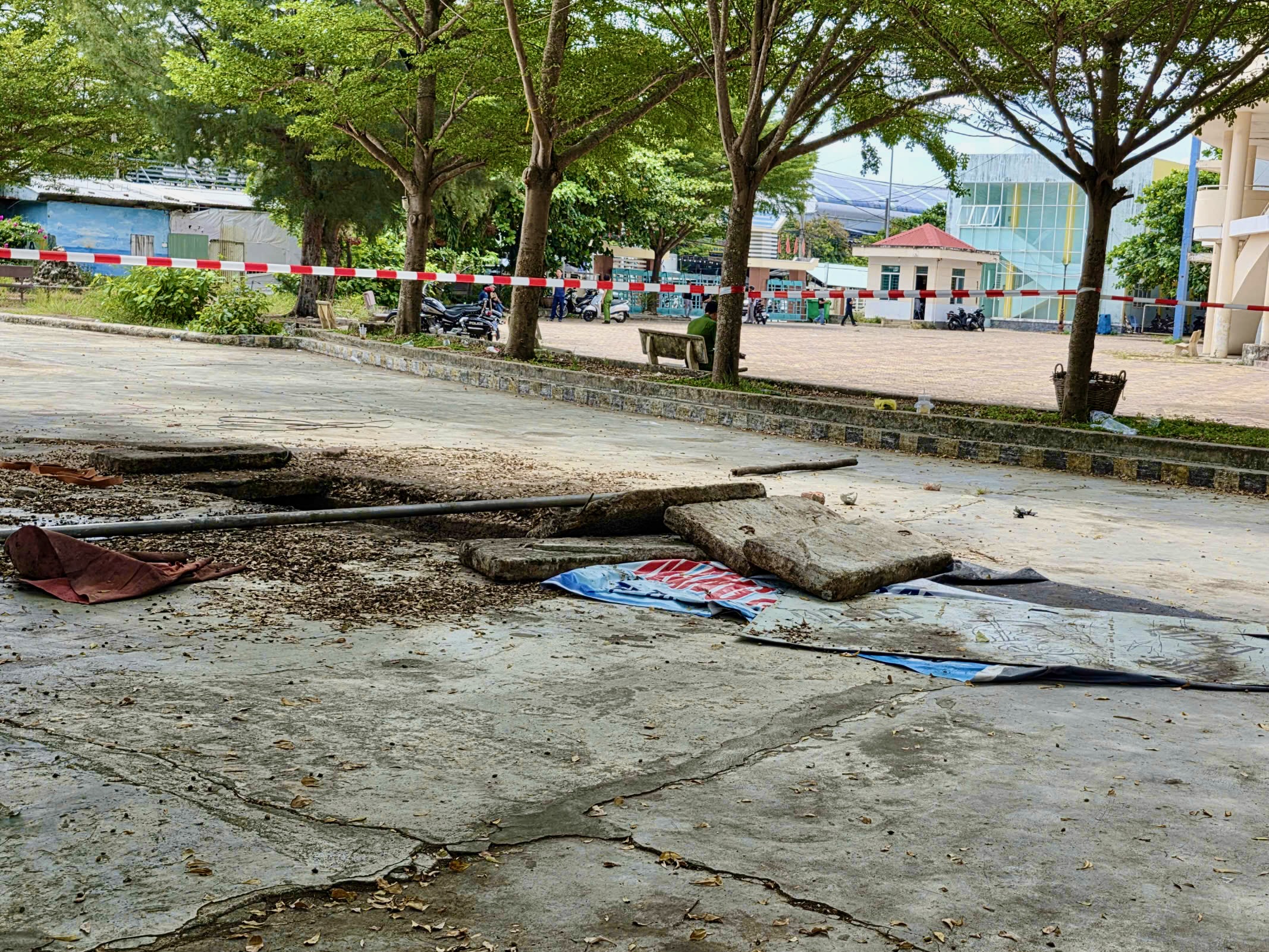 修理下水道，一名工人疑似因气体窒息死亡