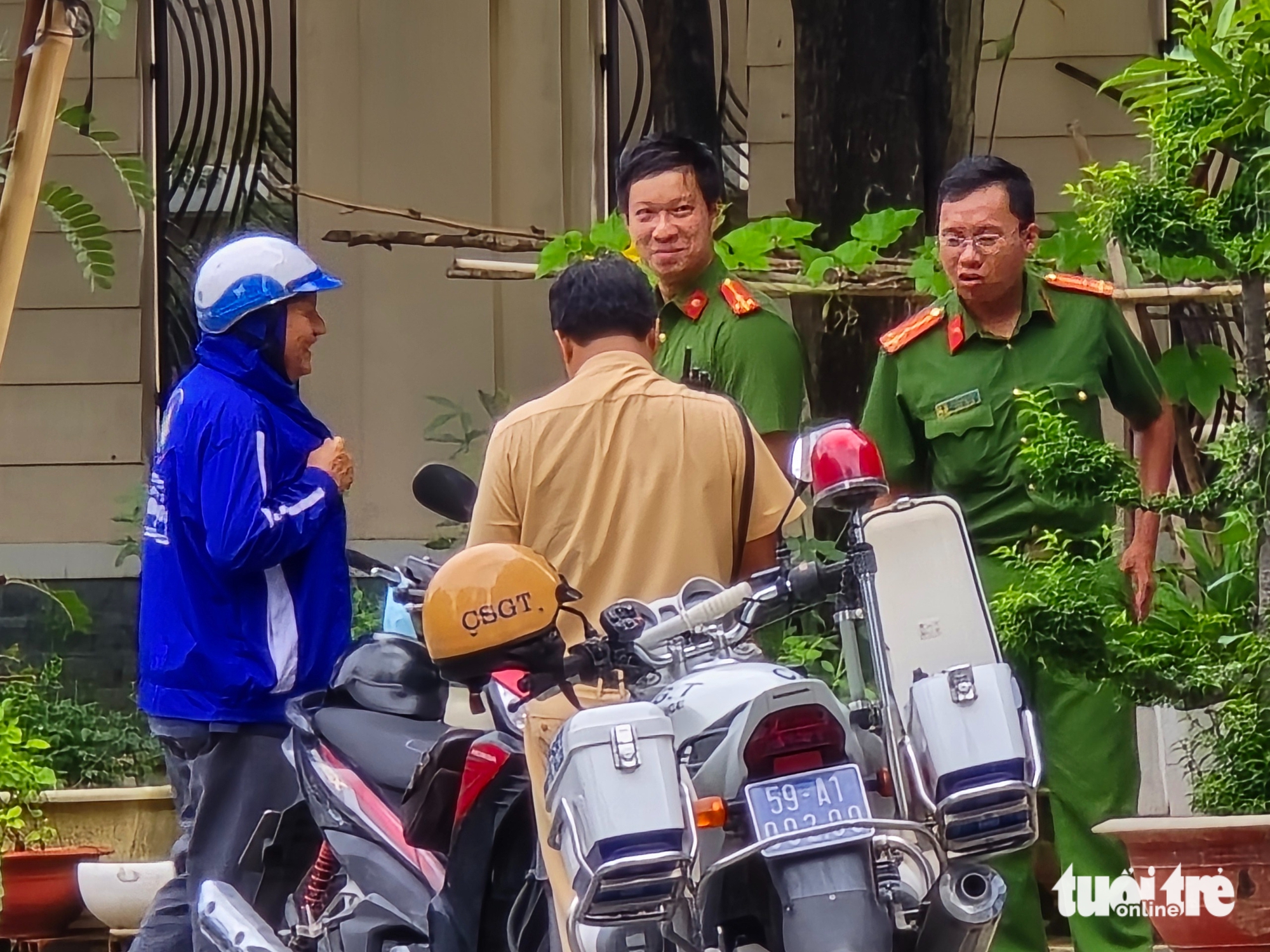 在居民区道路上架设羽毛球网的记录