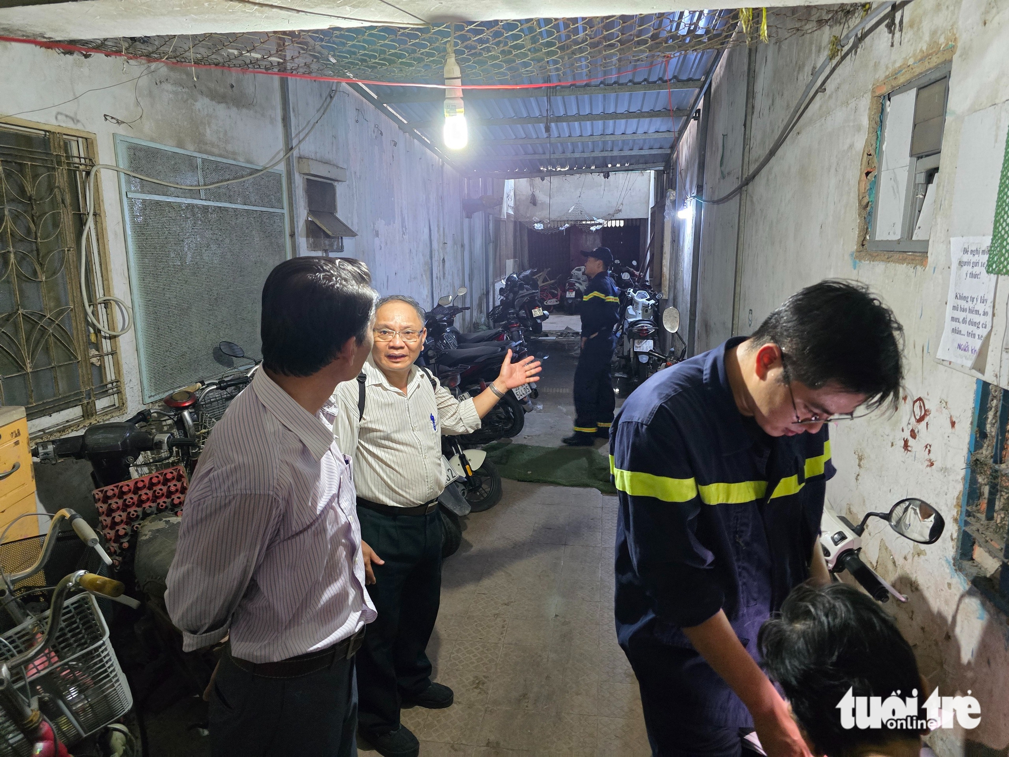 拆除胡志明市的'老虎笼'：居民听完解释后惊恐万分，立即全力拆除