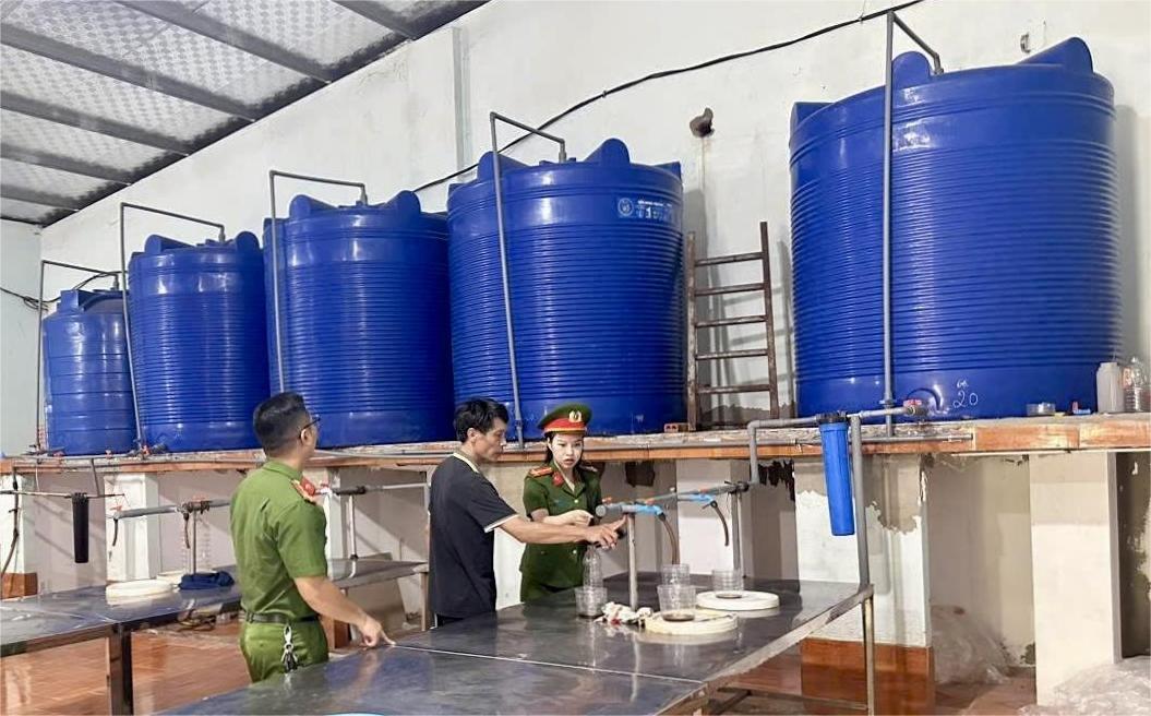 数千瓶鱼露被丢弃路边事件：严惩不贷，推荐使用传统鱼露