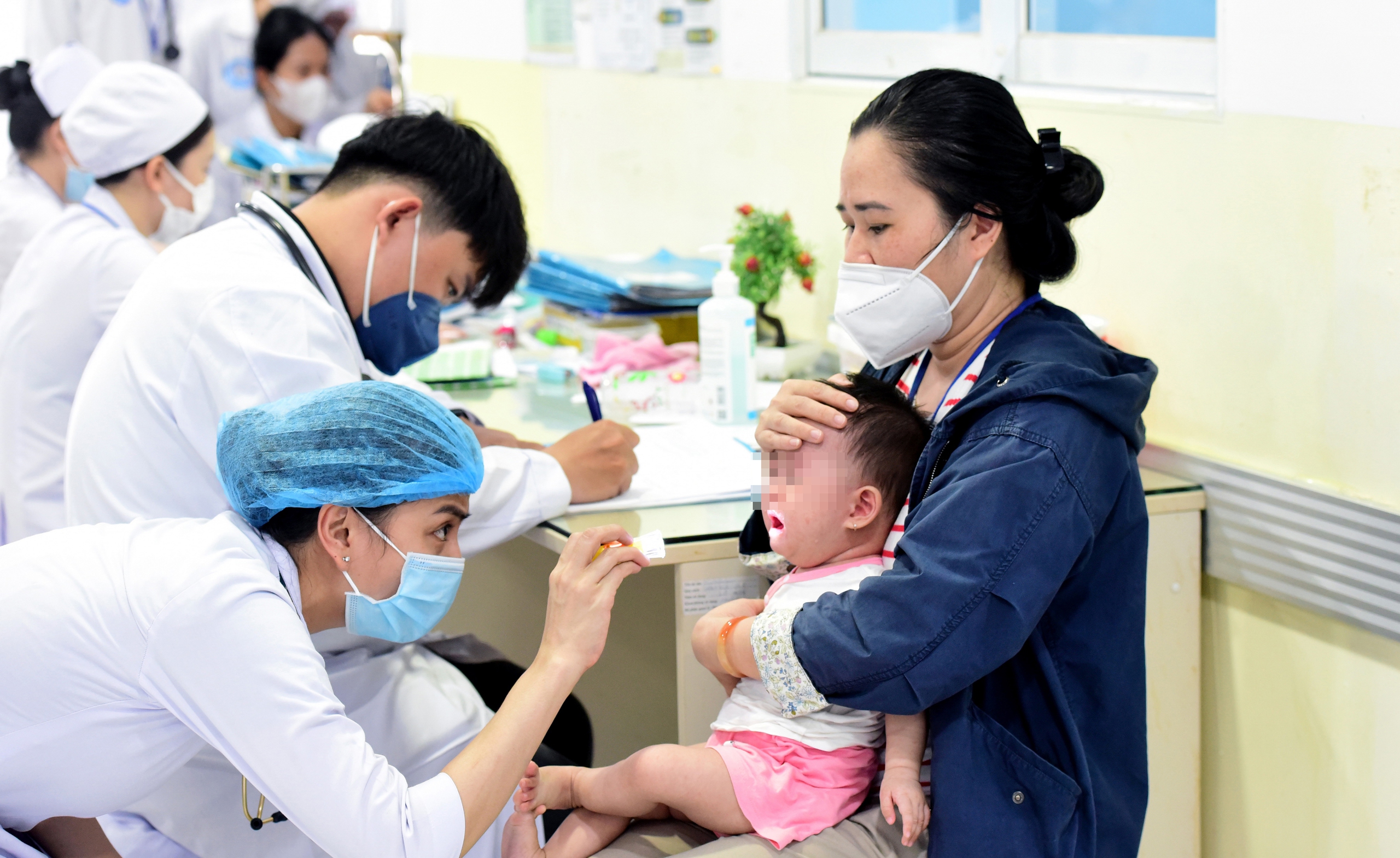 增加补贴防止医疗行业'人才流失'