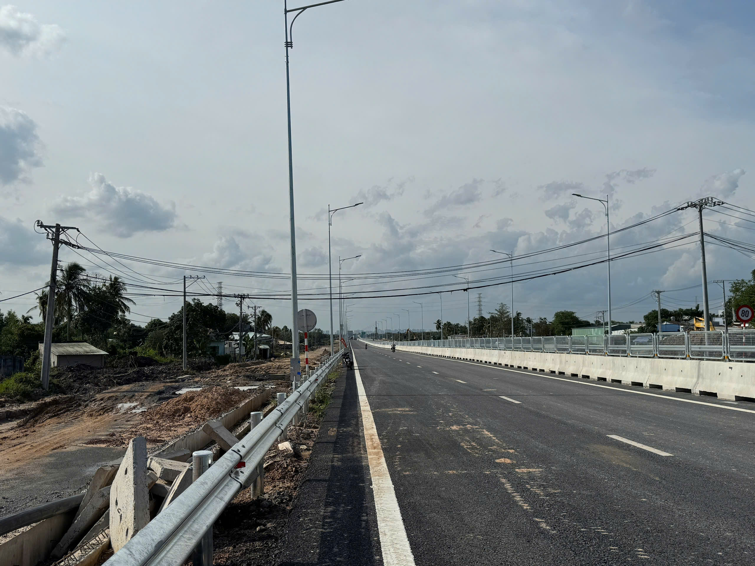 建议在8月20日前将Nhơn Trạch桥项目中的电缆移至路面以按时通车